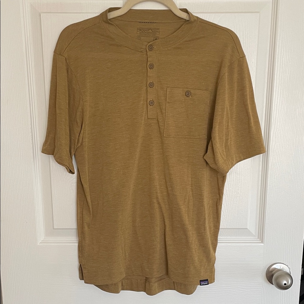 Patagonia Capilene Cool Trail Men's Tan Henley Shirt small